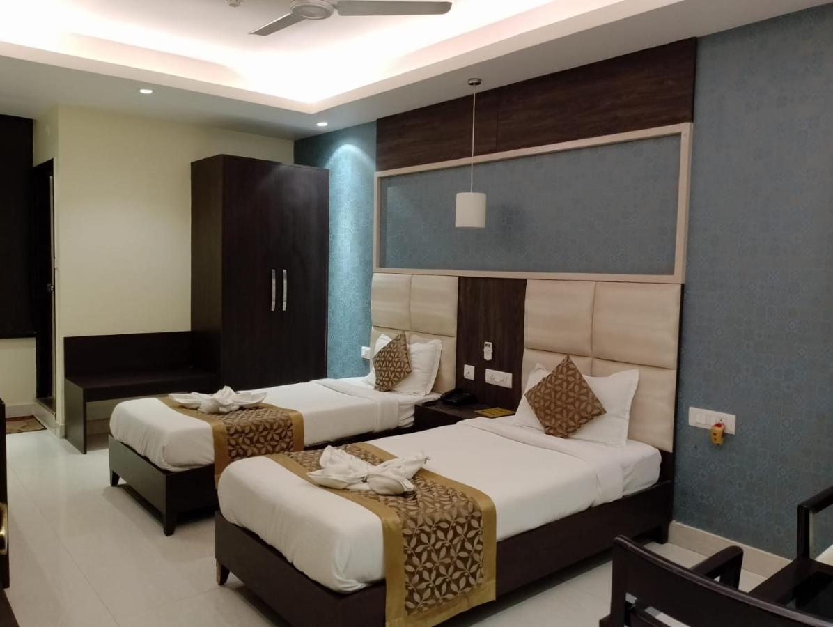 Hotel Solitaire Chinhat ภายนอก รูปภาพ