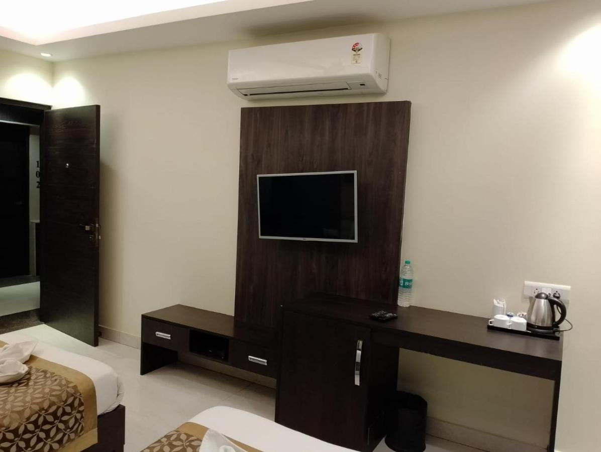 Hotel Solitaire Chinhat ภายนอก รูปภาพ