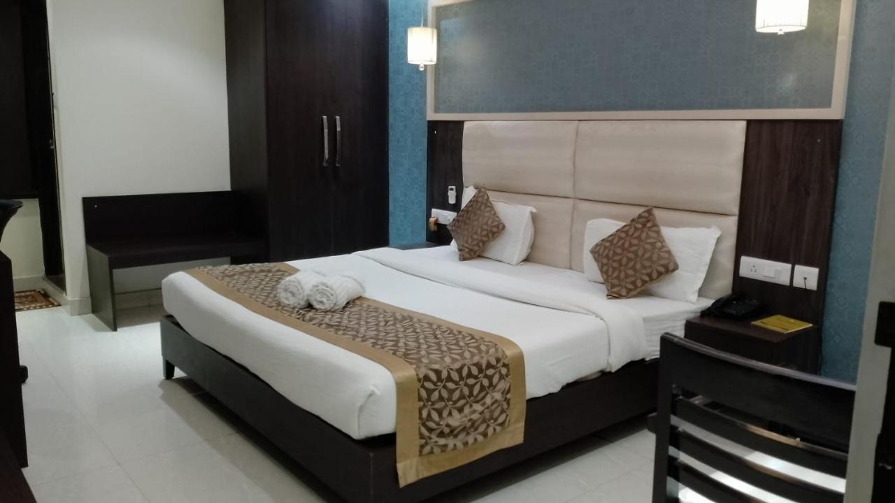 Hotel Solitaire Chinhat ภายนอก รูปภาพ