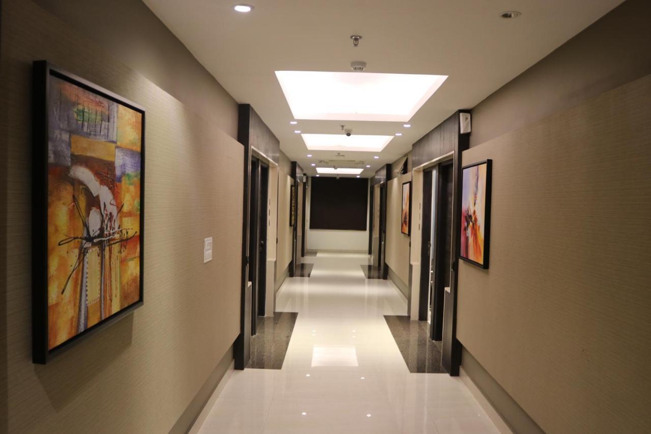 Hotel Solitaire Chinhat ภายนอก รูปภาพ
