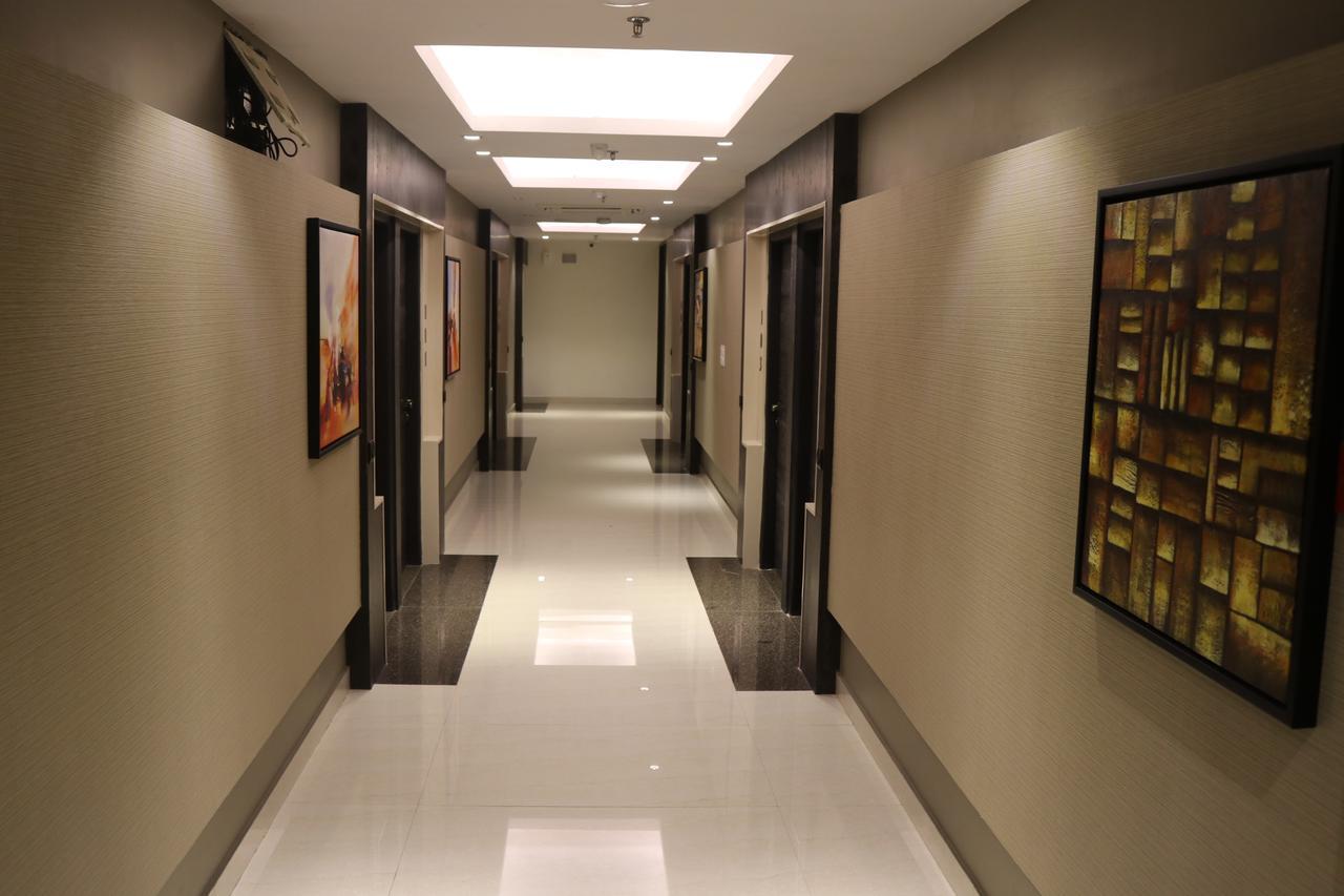 Hotel Solitaire Chinhat ภายนอก รูปภาพ