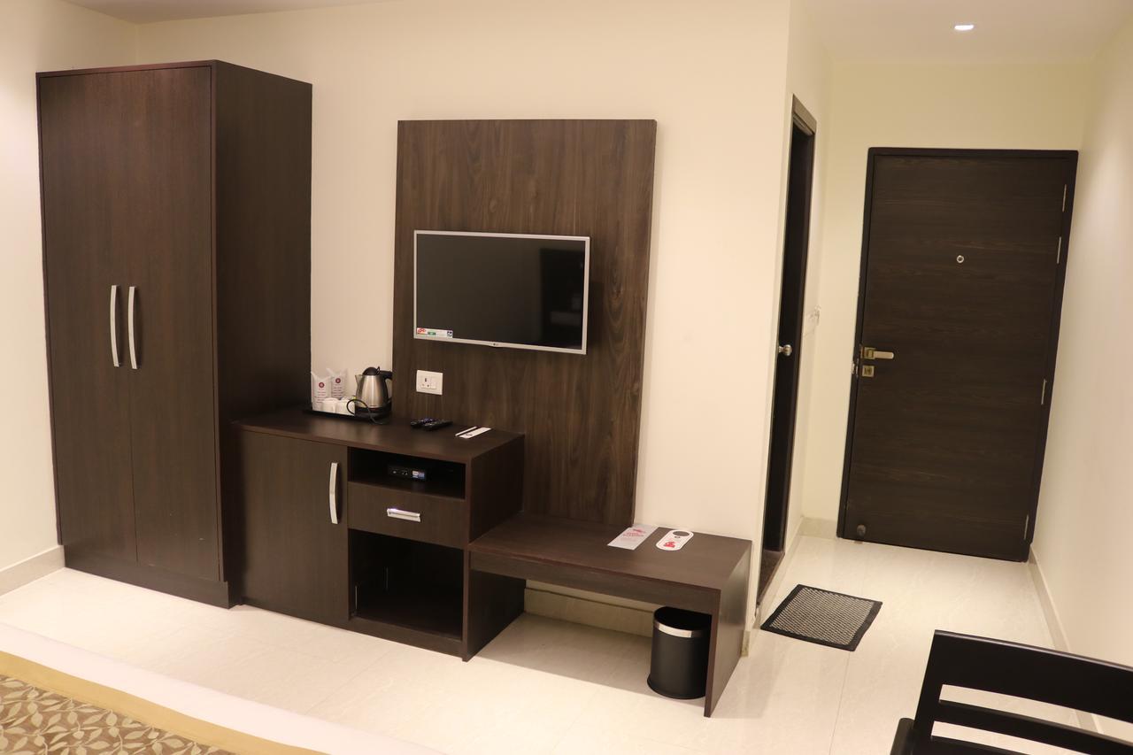 Hotel Solitaire Chinhat ภายนอก รูปภาพ