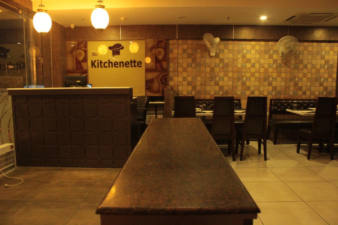 Hotel Solitaire Chinhat ภายนอก รูปภาพ