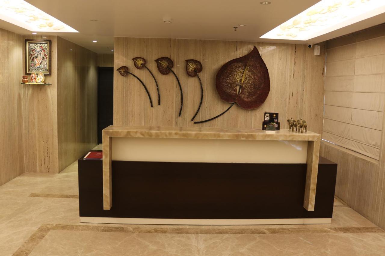 Hotel Solitaire Chinhat ภายนอก รูปภาพ