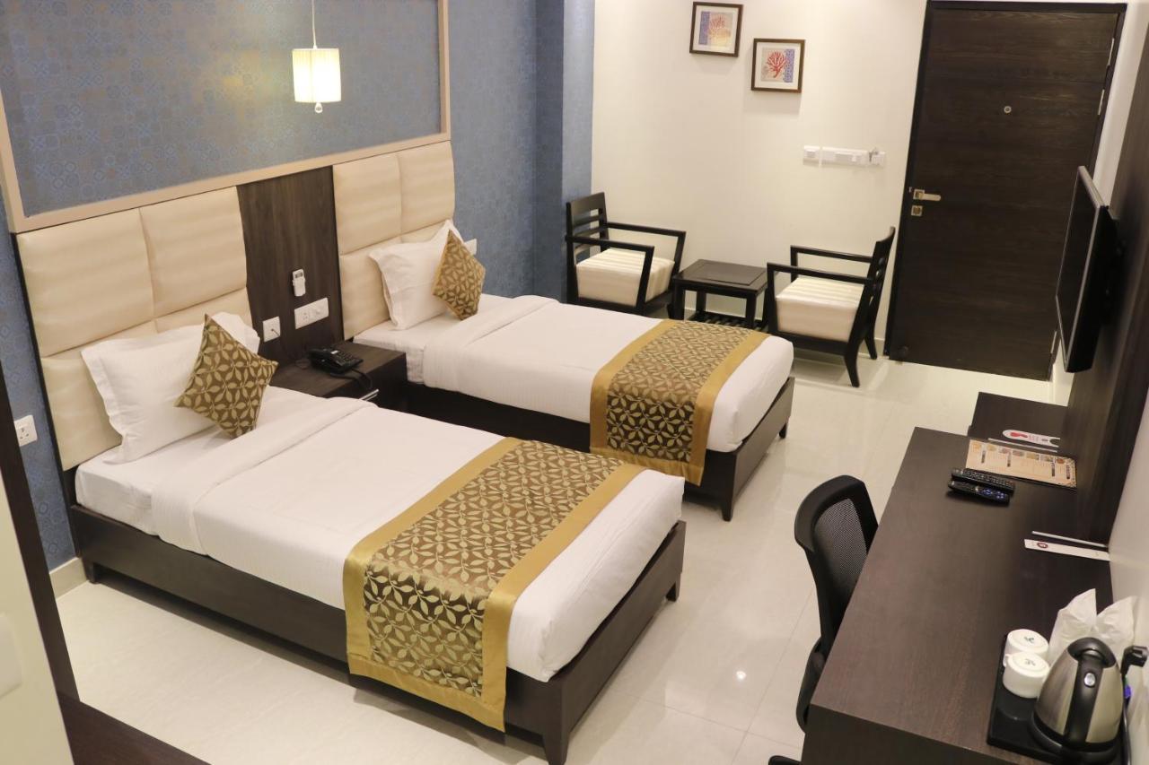 Hotel Solitaire Chinhat ภายนอก รูปภาพ