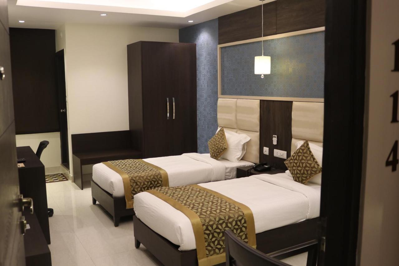 Hotel Solitaire Chinhat ภายนอก รูปภาพ