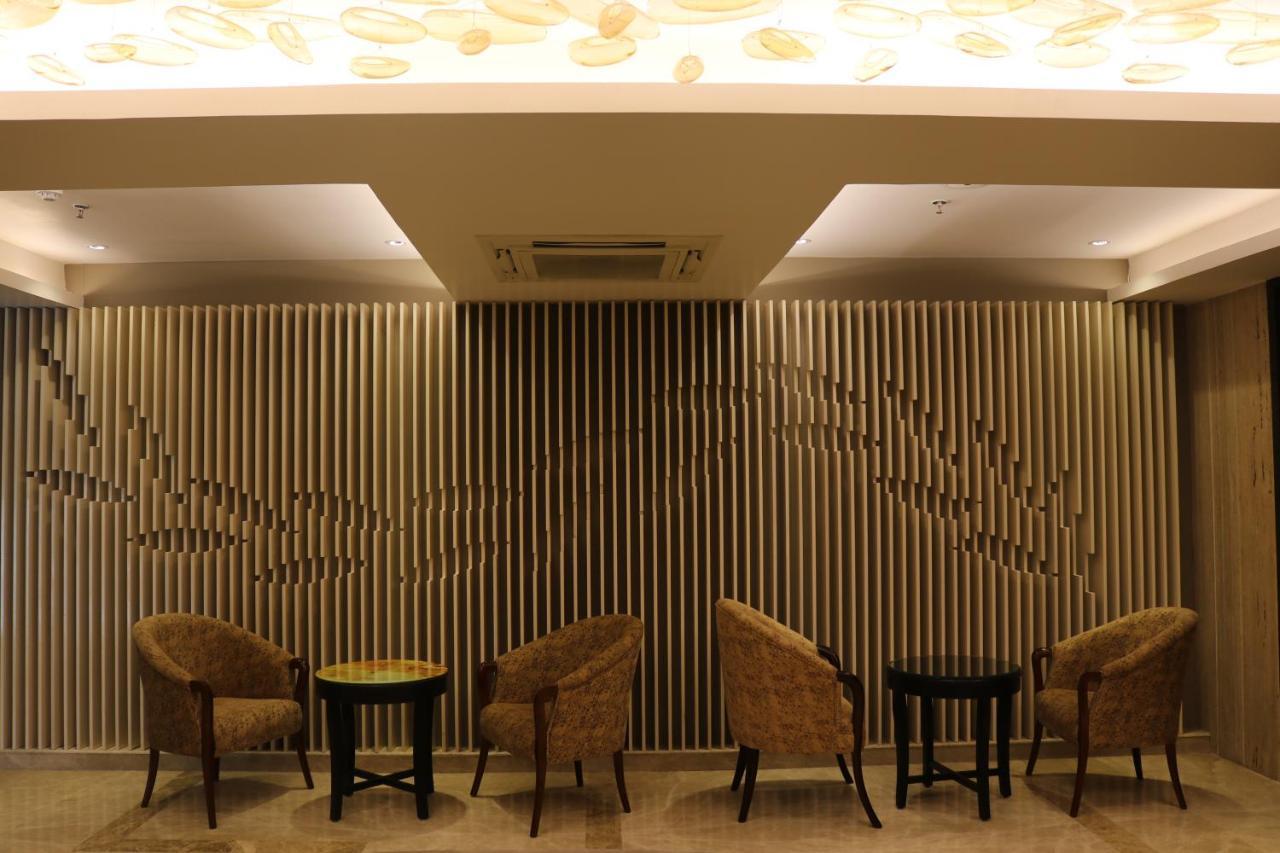 Hotel Solitaire Chinhat ภายนอก รูปภาพ