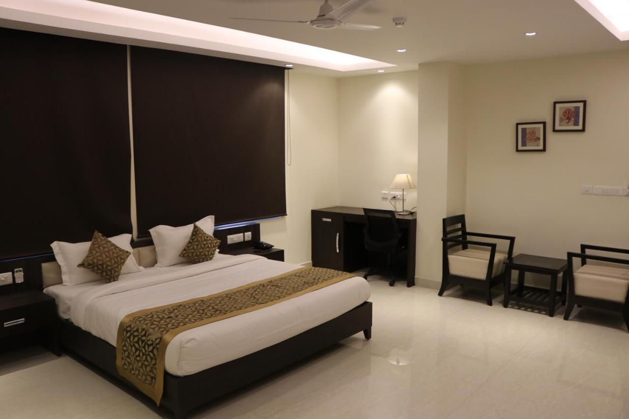 Hotel Solitaire Chinhat ภายนอก รูปภาพ