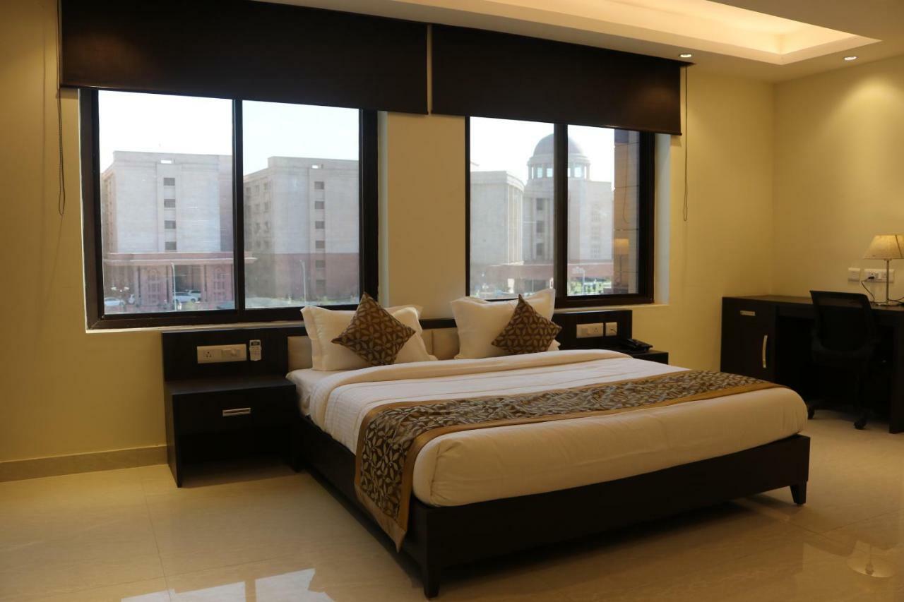 Hotel Solitaire Chinhat ภายนอก รูปภาพ