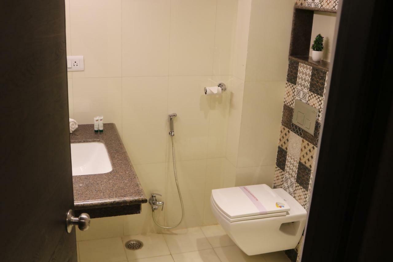 Hotel Solitaire Chinhat ภายนอก รูปภาพ